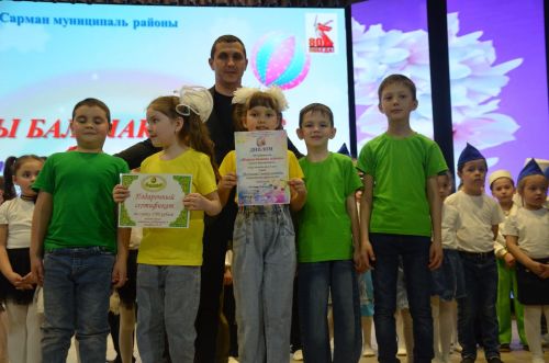 "Җырлы балачак илендә" XVI район талантлы балалар бәйгесенең гала-концертыннан фоторепортаж
