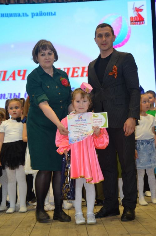 "Җырлы балачак илендә" XVI район талантлы балалар бәйгесенең гала-концертыннан фоторепортаж