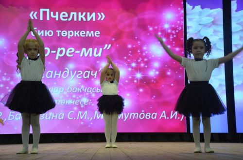 "Җырлы балачак илендә" XVI район талантлы балалар бәйгесенең гала-концертыннан фоторепортаж
