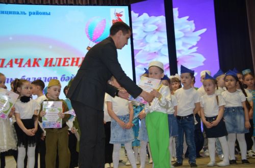 "Җырлы балачак илендә" XVI район талантлы балалар бәйгесенең гала-концертыннан фоторепортаж