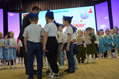 "Җырлы балачак илендә" XVI район талантлы балалар бәйгесенең гала-концертыннан фоторепортаж