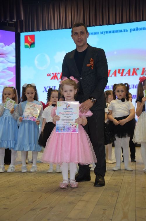 "Җырлы балачак илендә" XVI район талантлы балалар бәйгесенең гала-концертыннан фоторепортаж