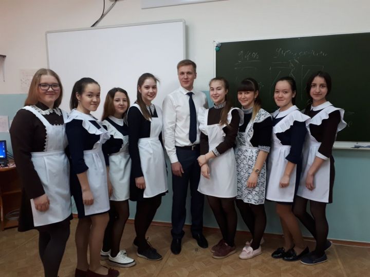 Сармановские школьники встретились с выпускником школы - с заместителем министра информатизации и связи РТ