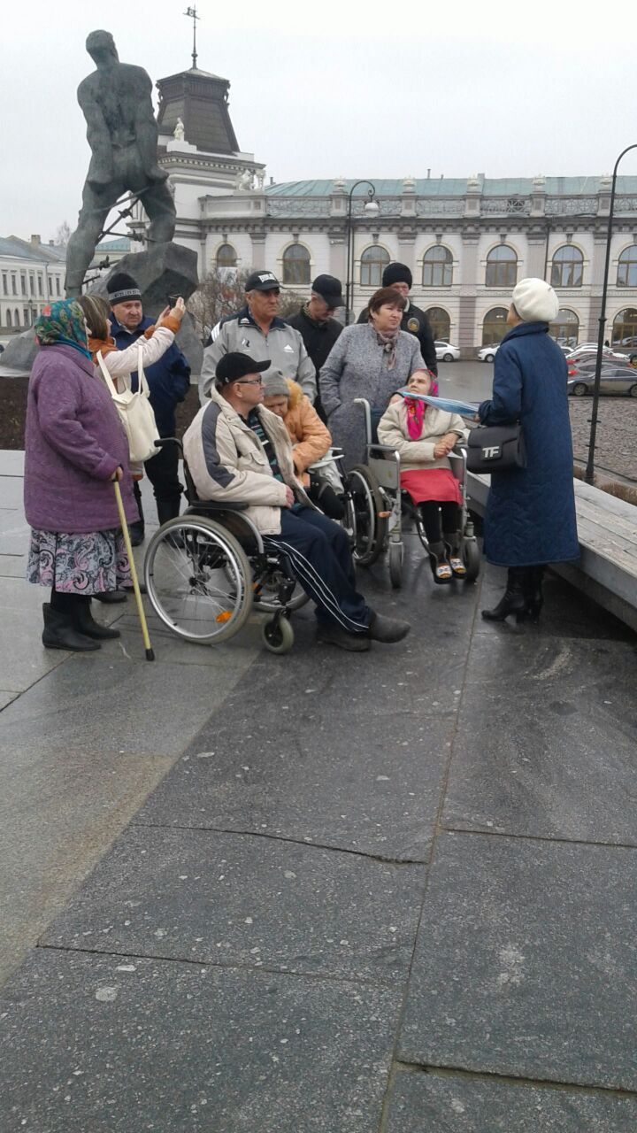 Җәлил картлар һәм инвалидлар йортында тәрбияләнүчеләр Казан шәһәрендә экскурсиядә булдылар