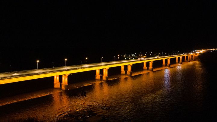 Мост через Волгу на трассе М-7 в Татарстане засветился новыми красками