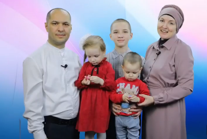 Ләшәү-Тамактан Дәүләтовлар гаиләсе Педагог һәм остаз елына багышланган акциядә катнаша