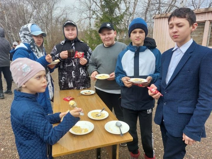 Юлтимердә «Карга боткасы» пешерделәр