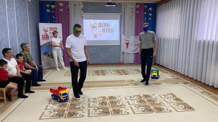 «Папа — мой главный герой»: в детских садах Сарманово прошли праздники для отцов
