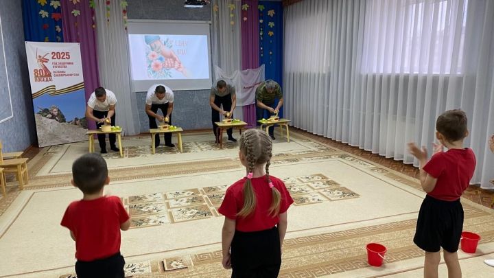 «Папа — мой главный герой»: в детских садах Сарманово прошли праздники для отцов