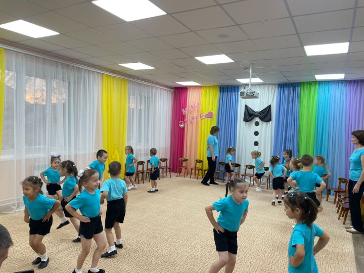 «Папа — мой главный герой»: в детских садах Сарманово прошли праздники для отцов
