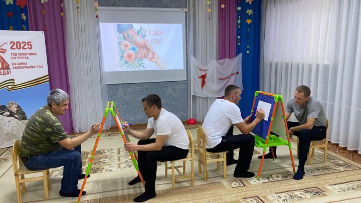 «Папа — мой главный герой»: в детских садах Сарманово прошли праздники для отцов
