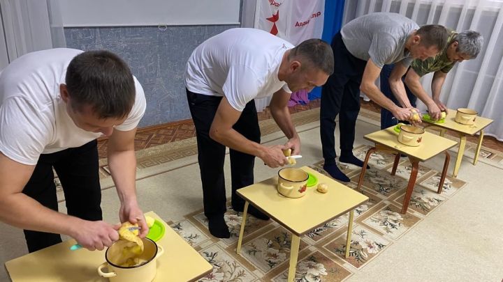 «Папа — мой главный герой»: в детских садах Сарманово прошли праздники для отцов