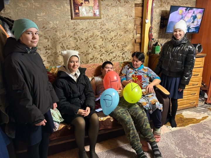 Ученики Старокаширской школы дарят добро землякам
