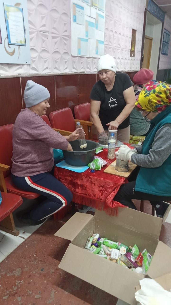 В Кузяковском СДК изготавливают окопные свечи для бойцов