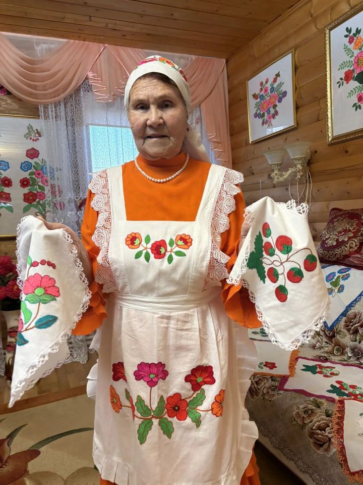 Куҗак килене Вәсилә Сәлимгәрәеваның кул эшләренә 70 еллык тарих яшеренгән
