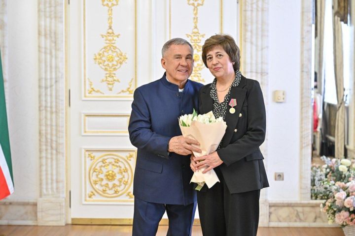 Җәлил волонтеры медаль белән бүләкләнде