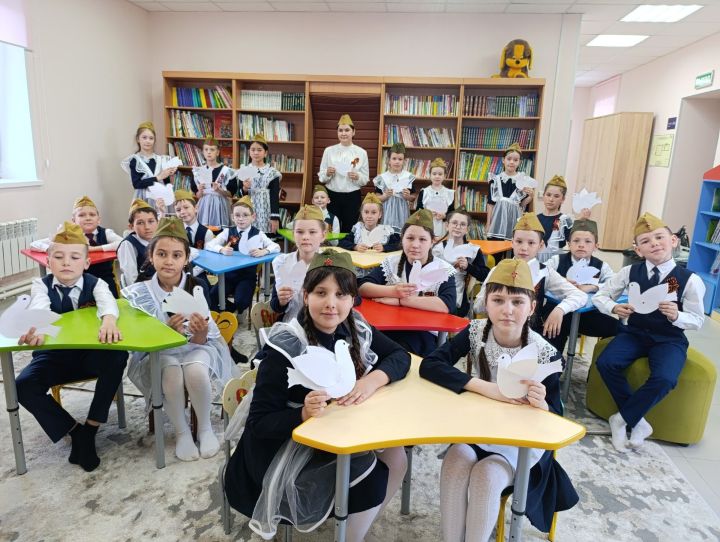 Сарман урта мәктәбе укучылары «Тынычлык күгәрчене» ясадылар