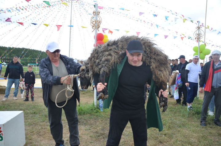 Дүсемнән Айнур Курбиев спорт белән иртәрәк шөгыльләнә башларга киңәш итә