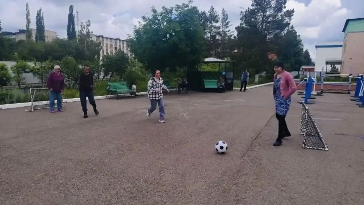 В Джалильском ДИПИ футбол объединил поколения и подарил праздник души