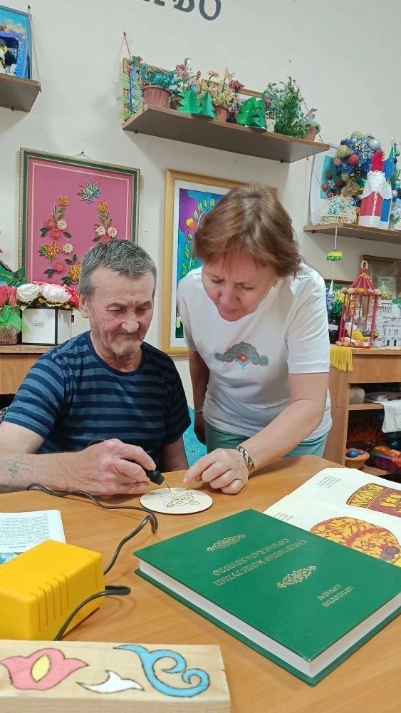 Ко Дню Республики в Джалильском ДИПИ прошел урок пирографии