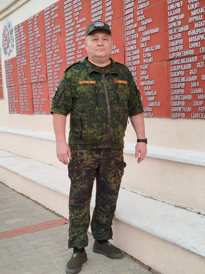 Район үзәк хастаханәсе табибы Айрат Бакиров илне яклауны намус эше дип саный