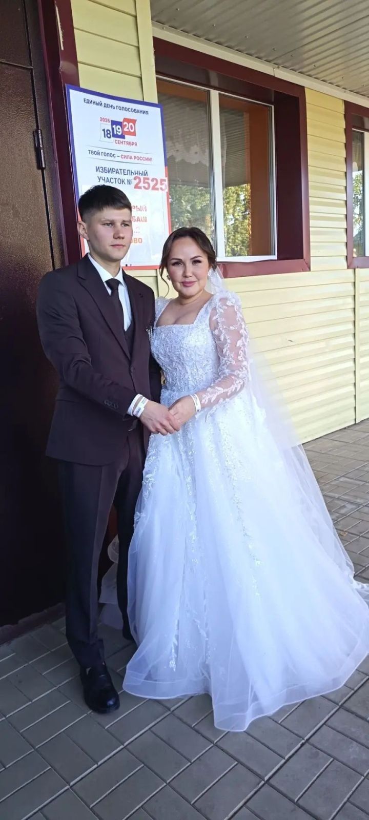Иске Минзәләбашта сайлау участогына яшь кияү белән кәләш килгән