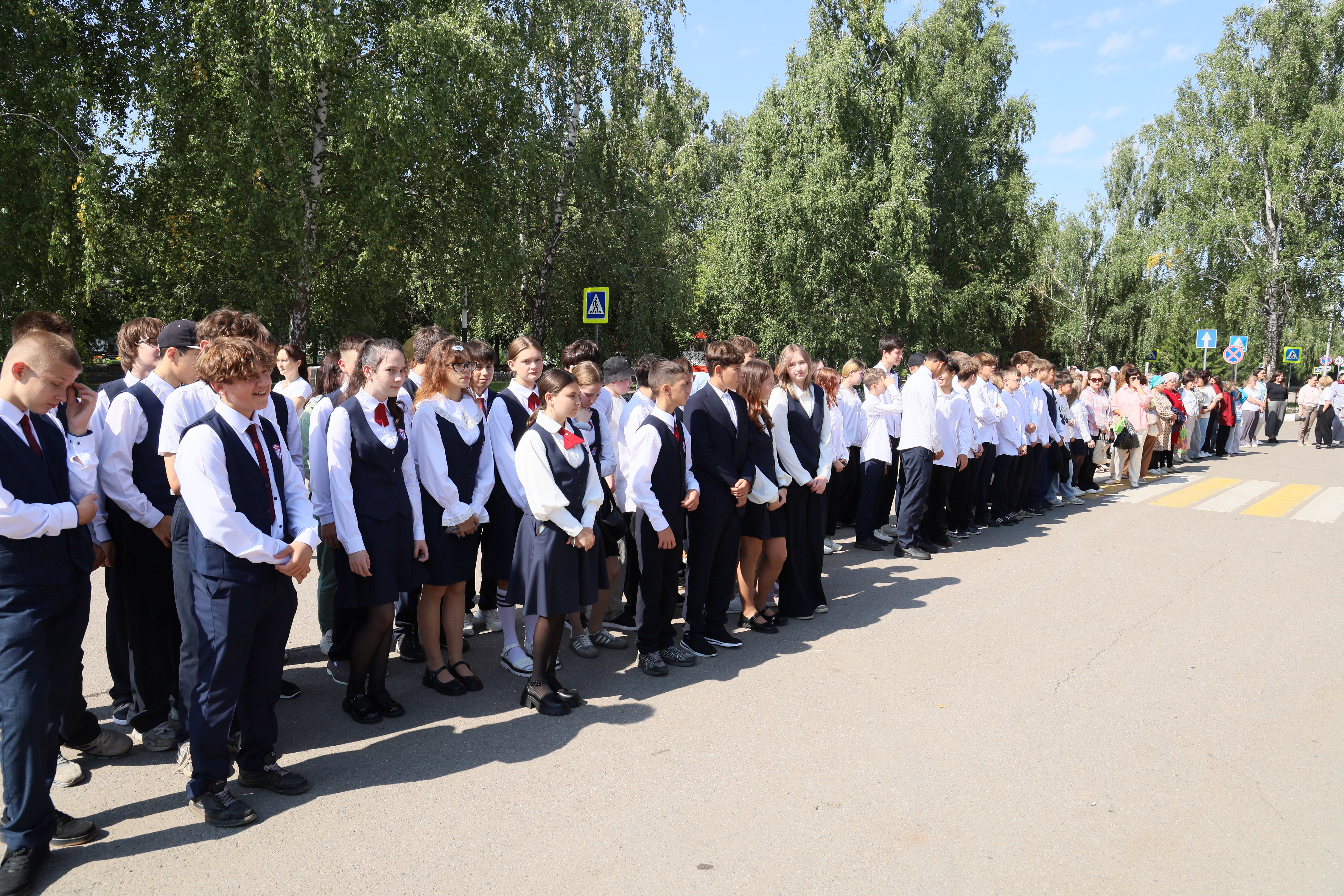 В поселке Джалиль состоялся торжественный митинг памяти поэта-героя