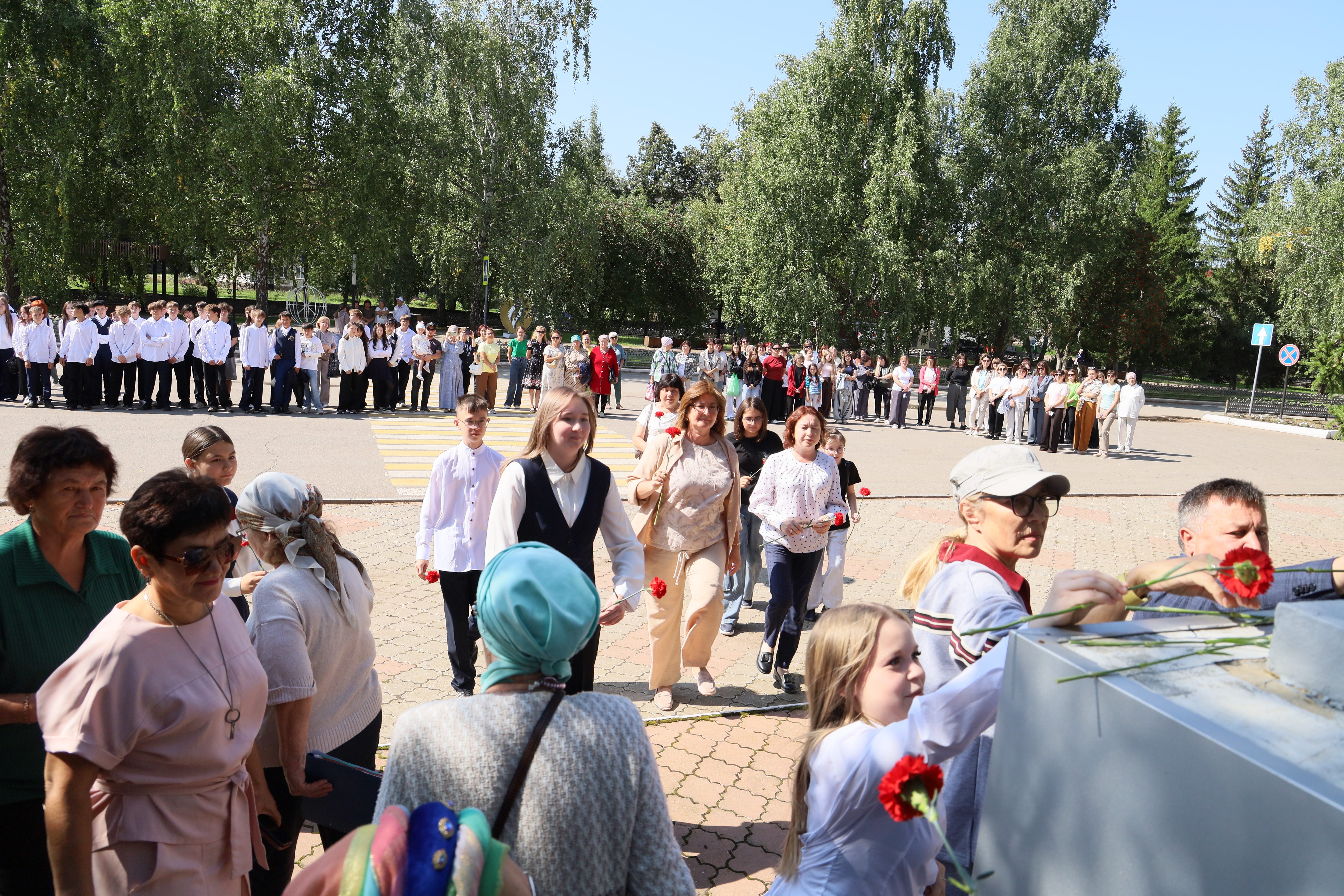 В поселке Джалиль почтили память великого поэта-героя.