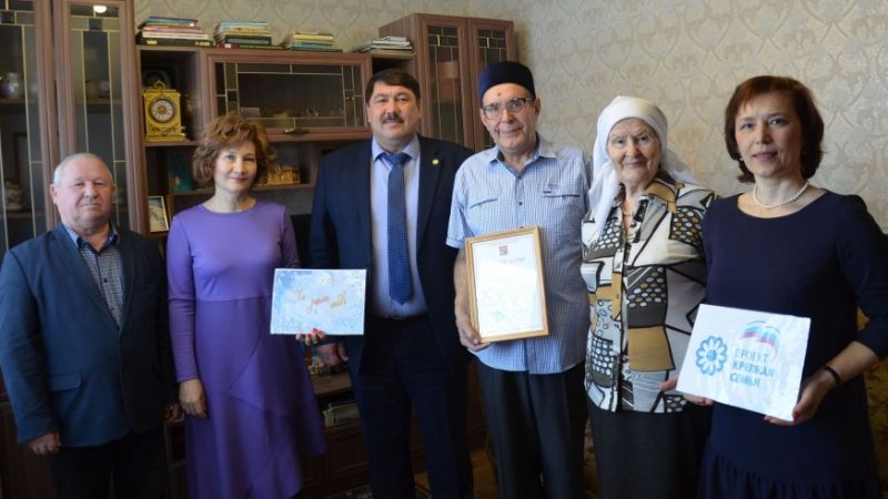 Жители села Сарманово Гузель и Риф Нуриахметовы отметили золотую свадьбу