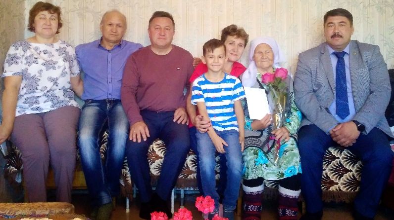 90-летний юбилей отметила труженица тыла из п.г.т. Джалиль Фаттахова Амина Миннегараевна.