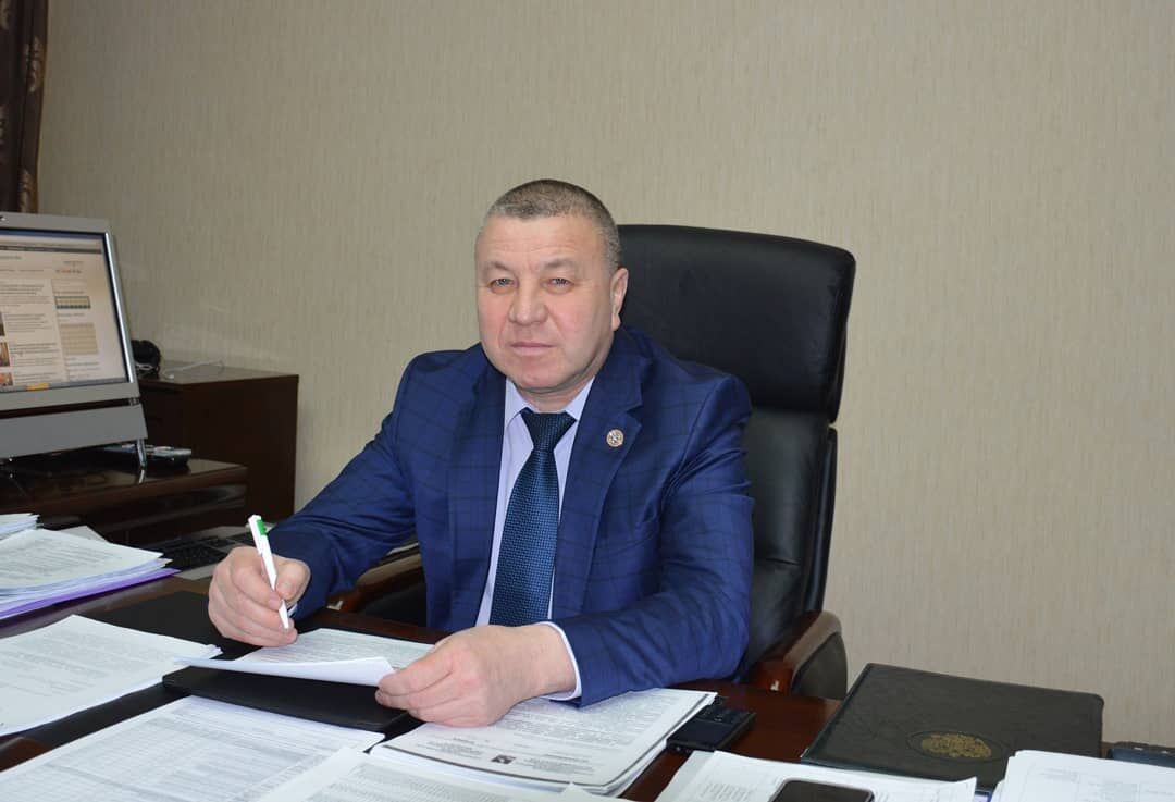 Глава Сармановского района Фарит Хуснуллин поздравляет с Днем местного самоуправления