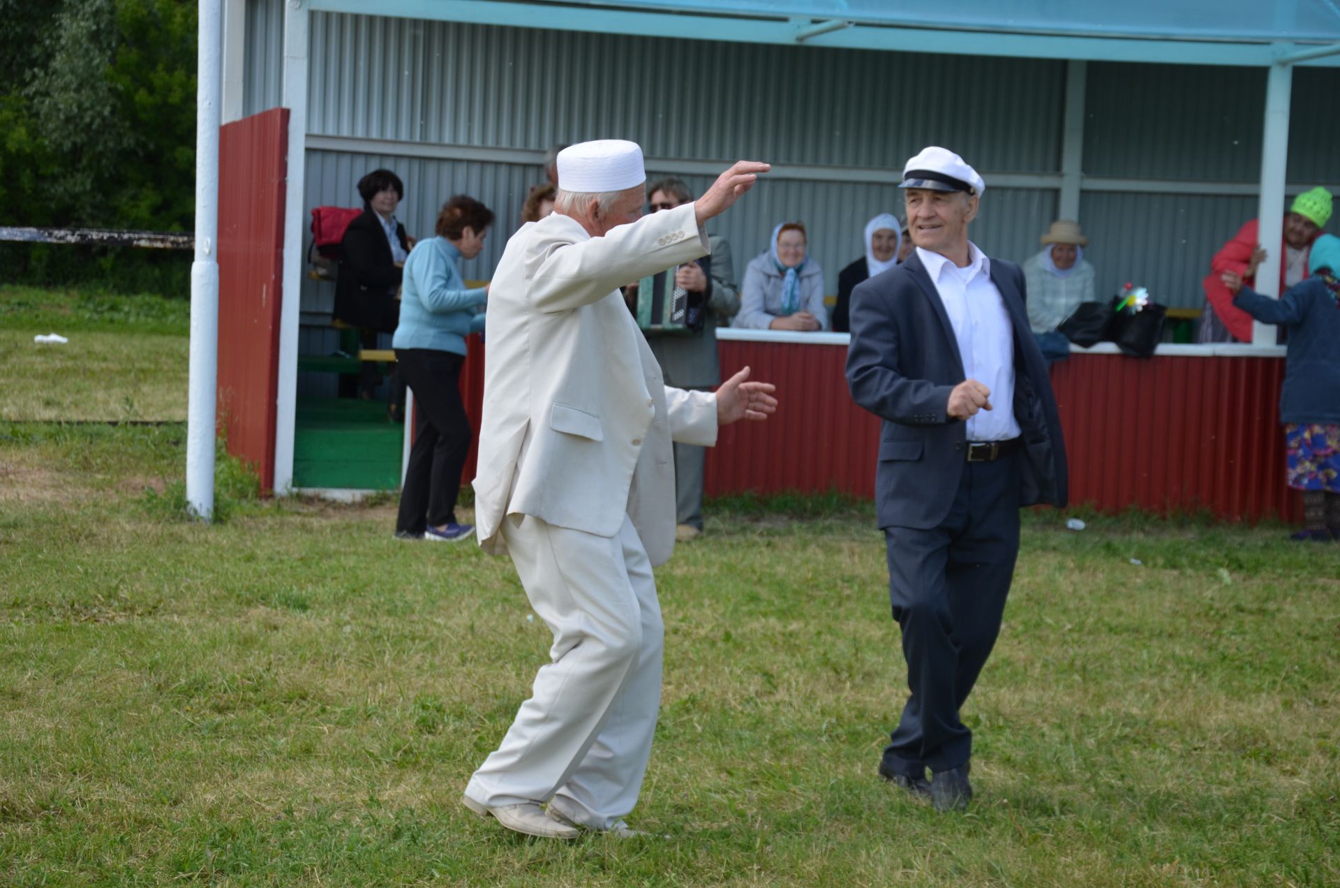 Район өлкәннәре Сабантуйда күңел ачтылар