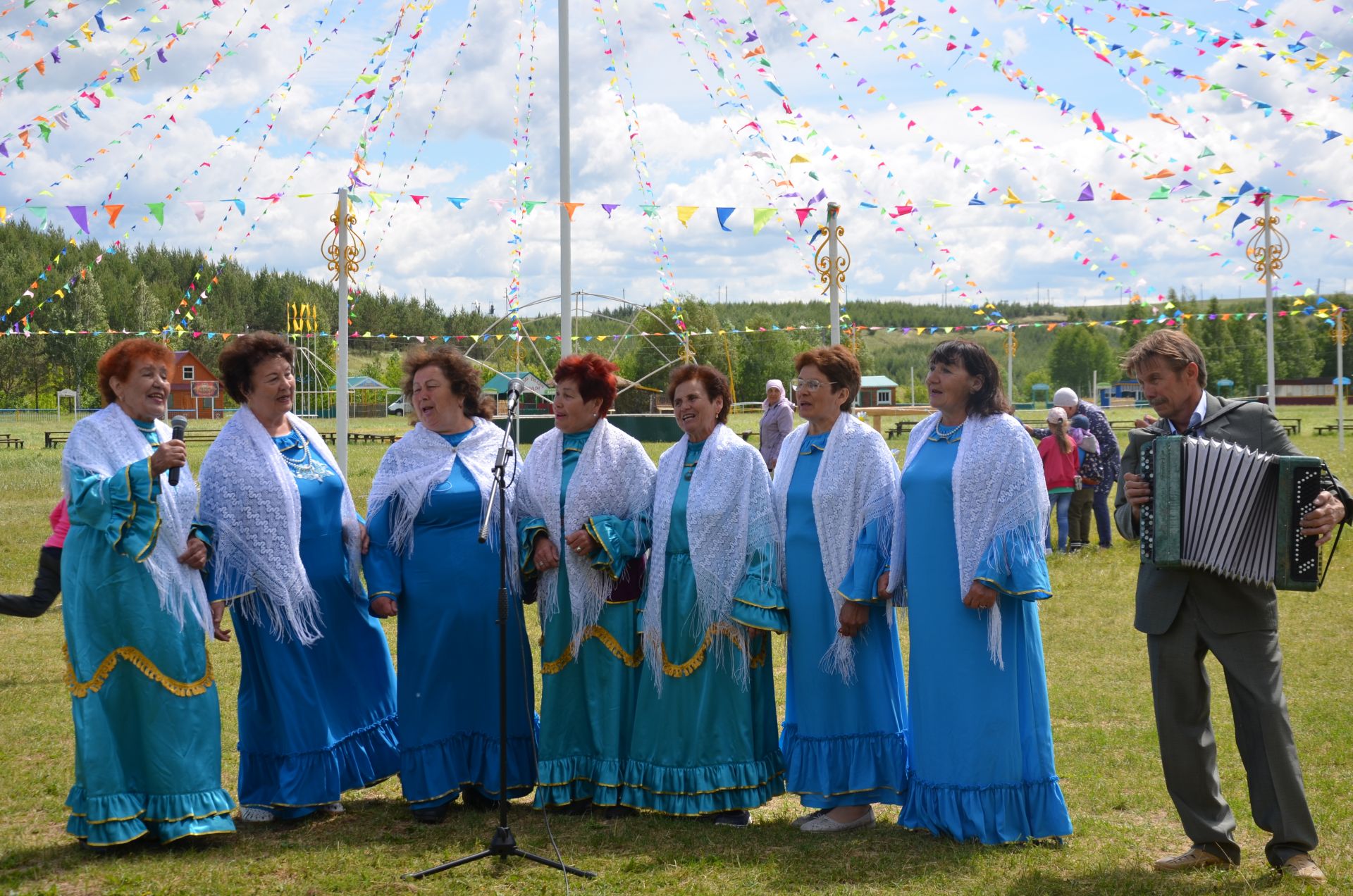 Район өлкәннәре Сабантуйда күңел ачтылар