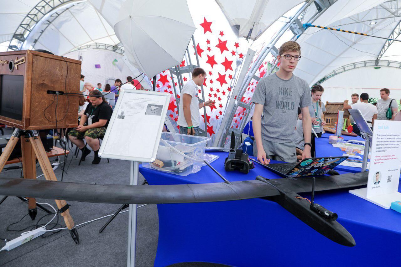 На выставке научных достижений молодежи ПФО студент IT-лицея К(П)ФУ презентовал беспилотный летательный аппарат