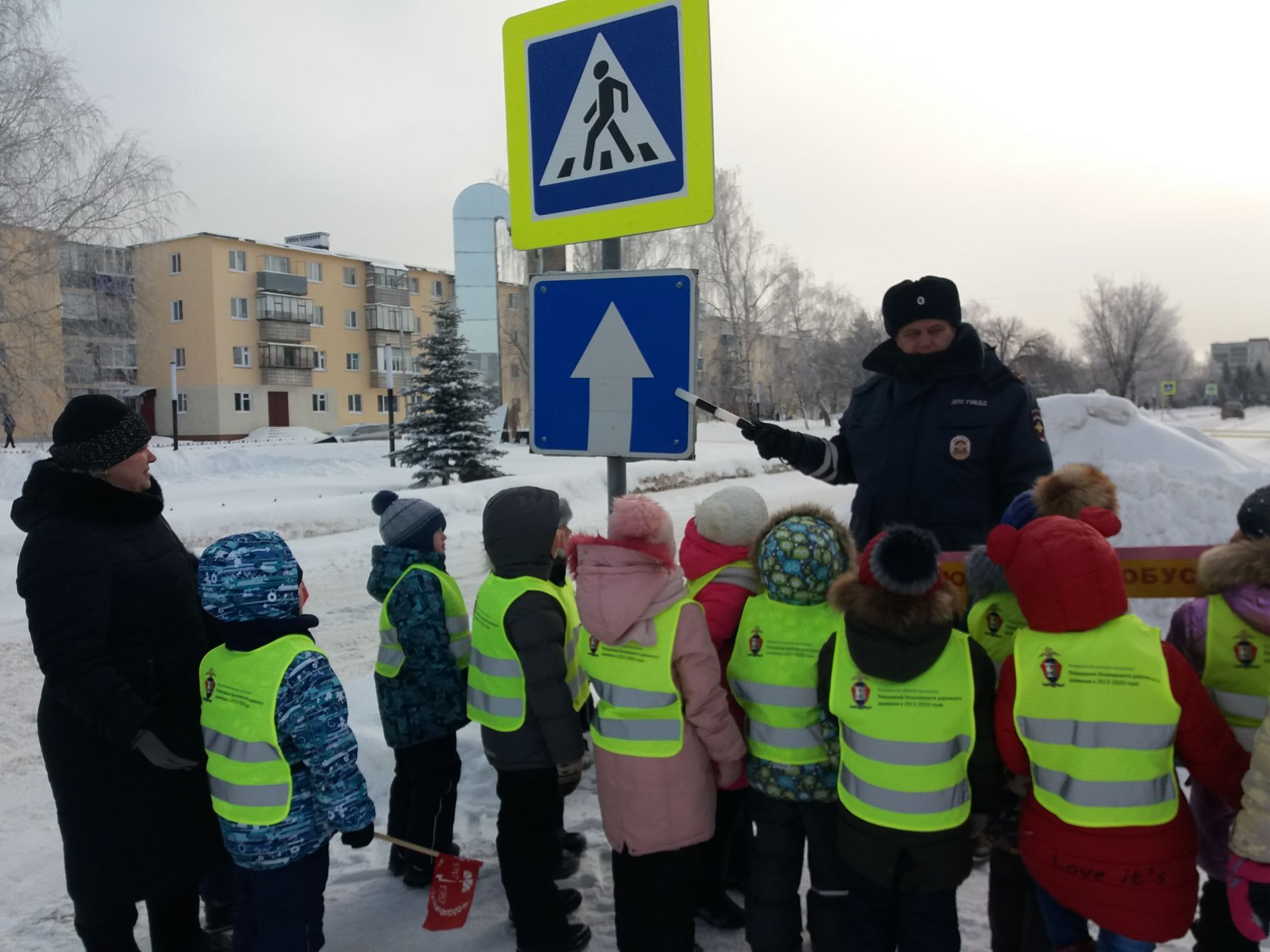 «Шагающий автобус» прошел по улицам поселка Джалиль