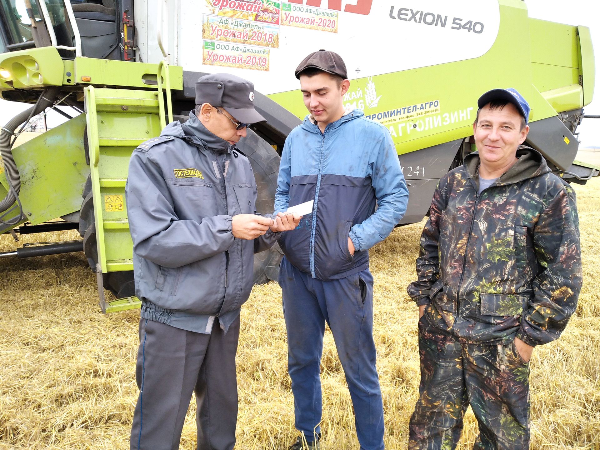 В Сармановском муниципальном районе продолжается уборка зерновых культур