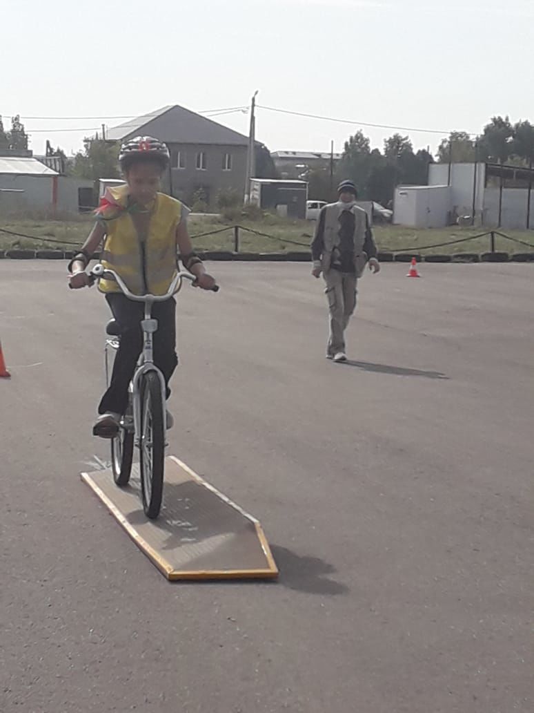 ЮИДовцы Сармановской СОШ заняли 1 место на конкурсе «Безопасное колесо» в Сармановском районе