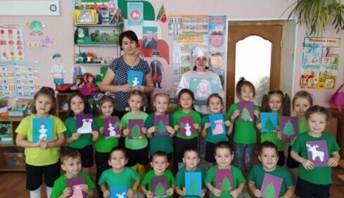 Воспитанники Джалильского детского сада "Аленушка" поздравили Деда Мороза с Днем рождения