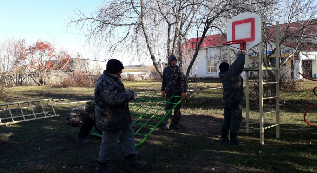 Янурыста балалар мәйданчыгын яңарттылар