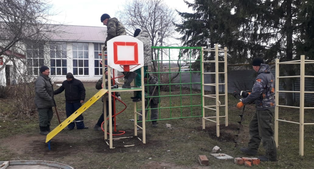 Янурыста балалар мәйданчыгын яңарттылар