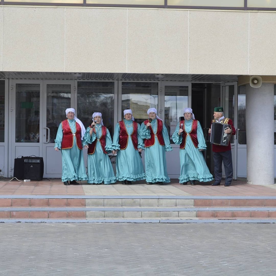 На площади Джалильского Дворца культуры прошло мероприятие "Монлы Тукай - безнен Тукай