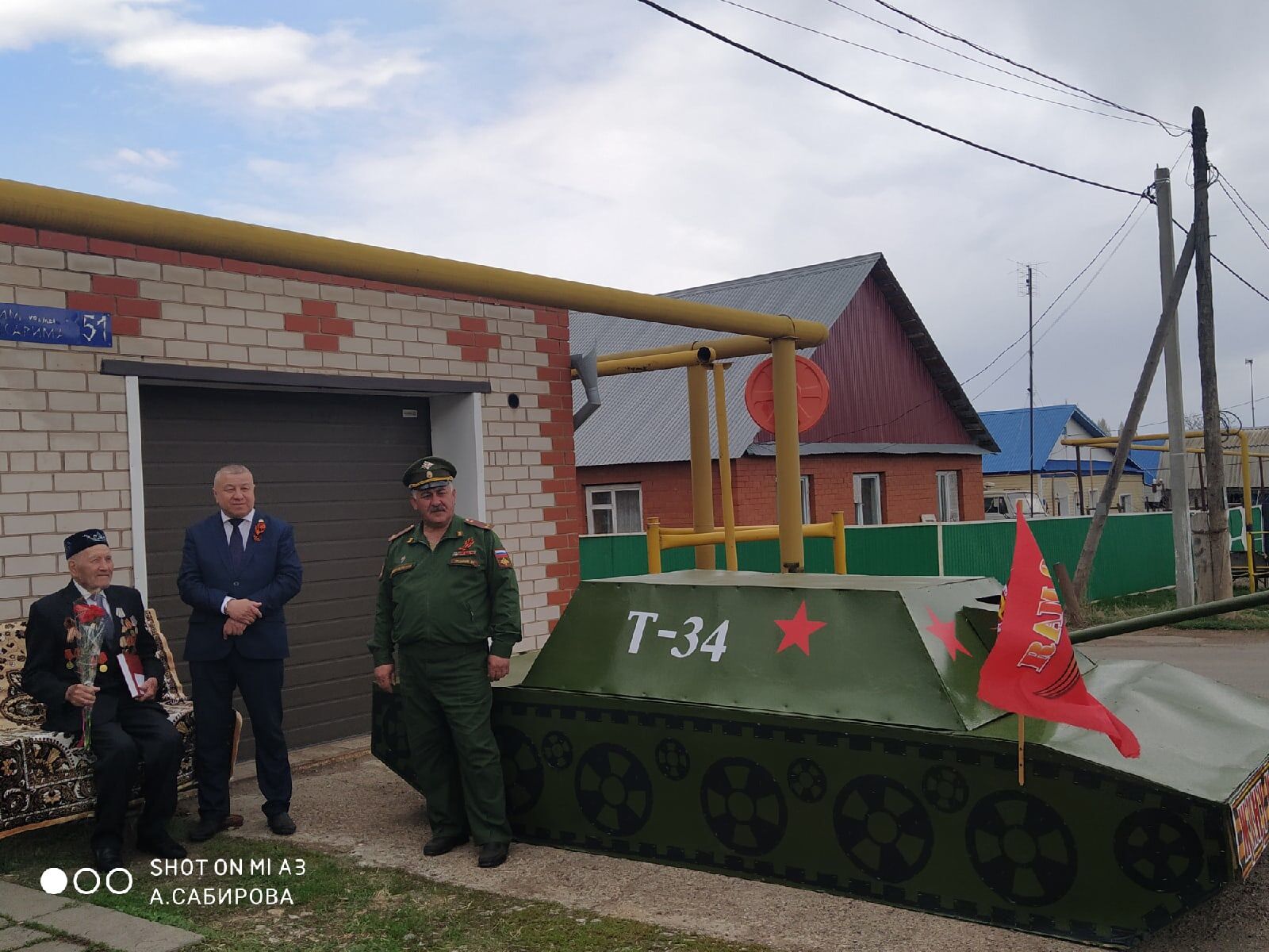 Фәйзуллин Мөхәррәм абыйга көллият кызлары бәйрәм торты пешергәннәр