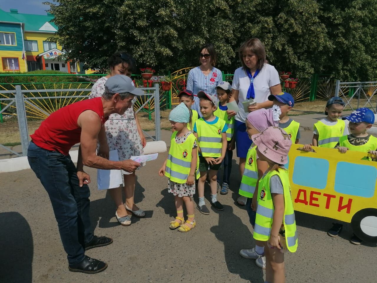 Сармановский детский сад "Лилия" принял участие в акции "Письмо водителю"