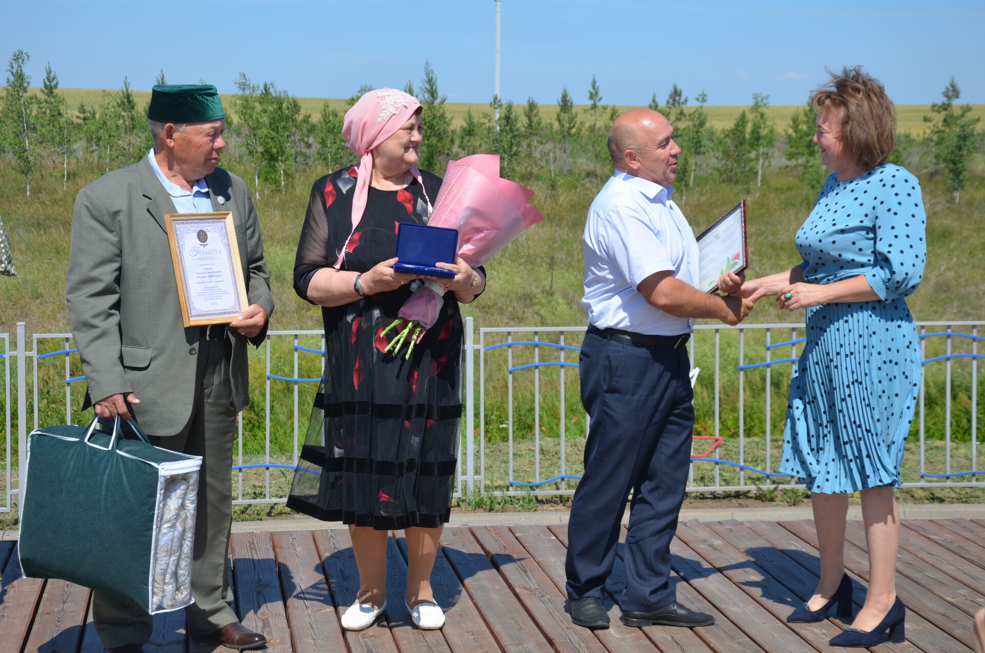 Әшрафулла абый һәм Мөзәккирә апа Зариповларга медаль тапшырылды