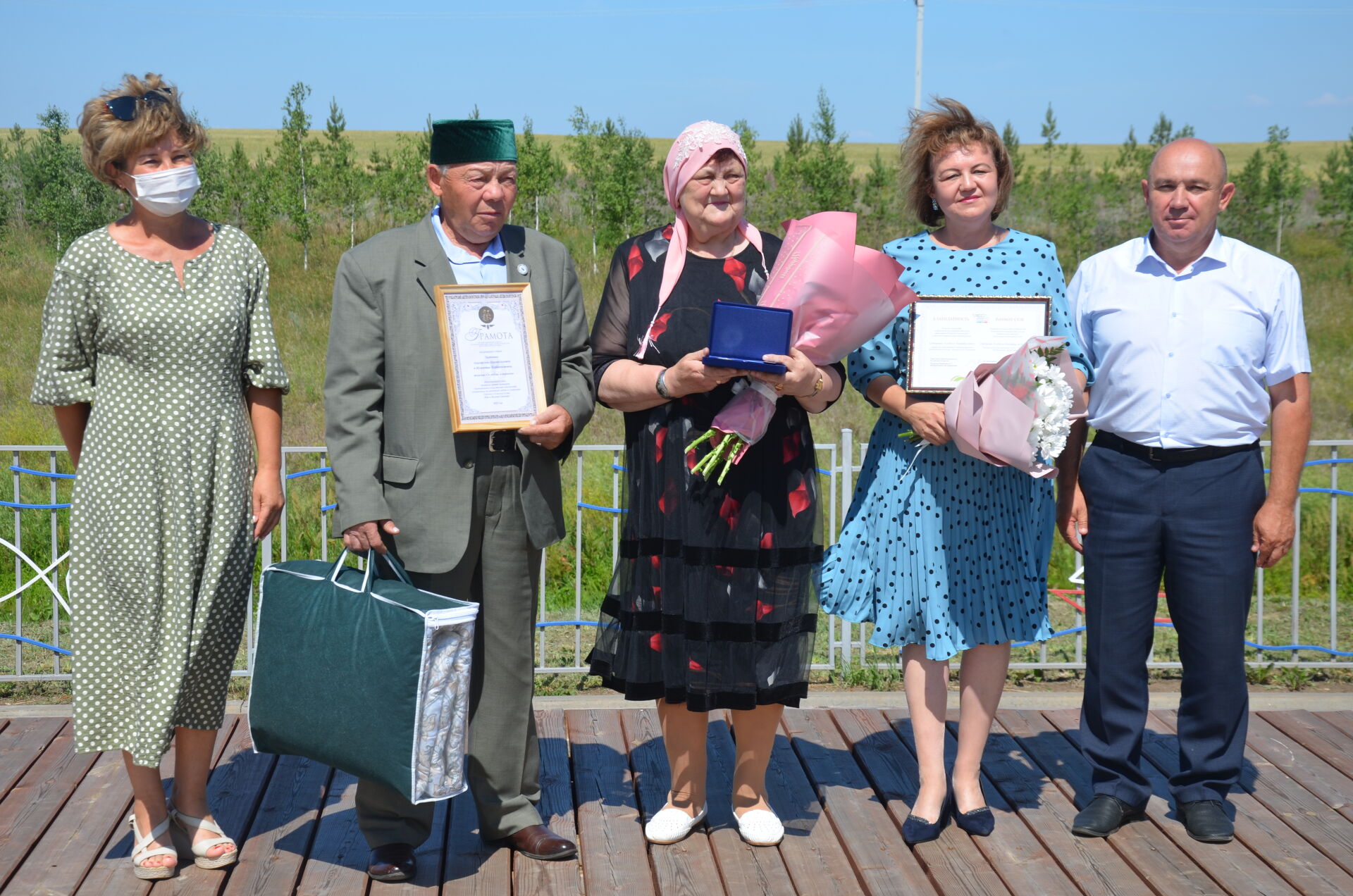 Әшрафулла абый һәм Мөзәккирә апа Зариповларга медаль тапшырылды