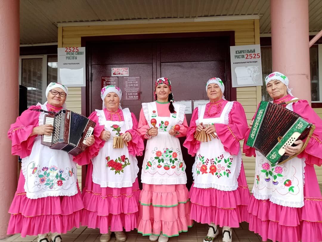 Жителей Старомензелябашского сельского поселения на выборах встречают с песнями