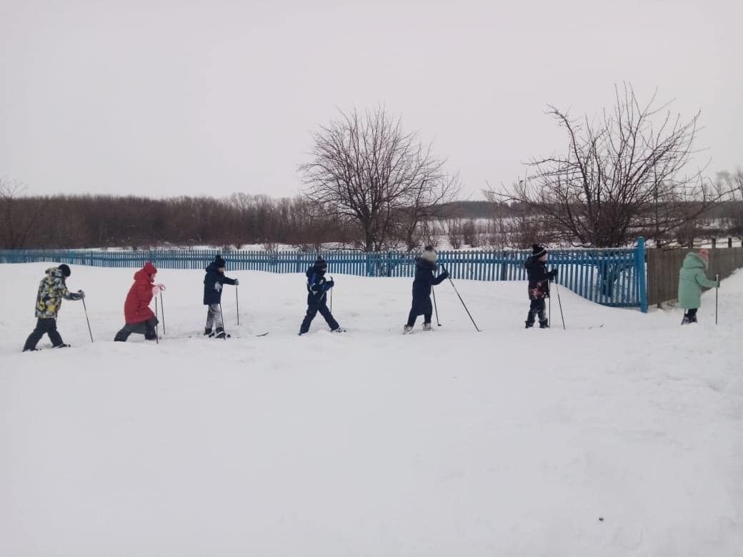 В Азалаковской школе уроки физкультуры проходят на свежем воздухе