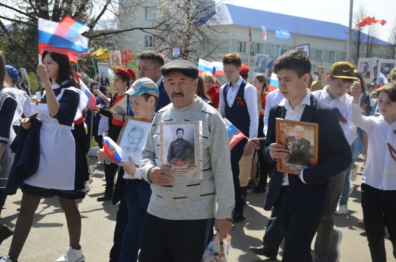 “Үлемсез полк” кадерле кешеләребез турындагы истәлекләрне яңартты