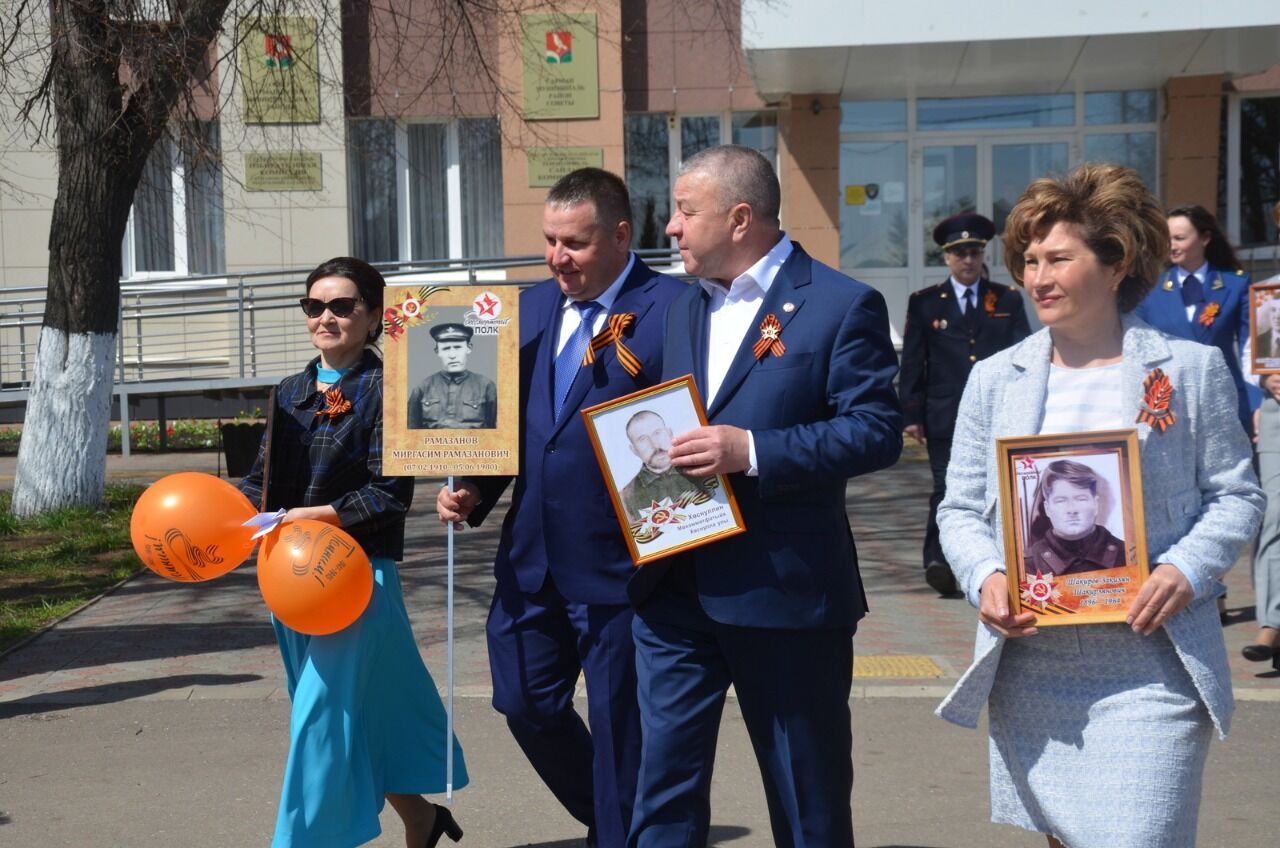 “Үлемсез полк” кадерле кешеләребез турындагы истәлекләрне яңартты