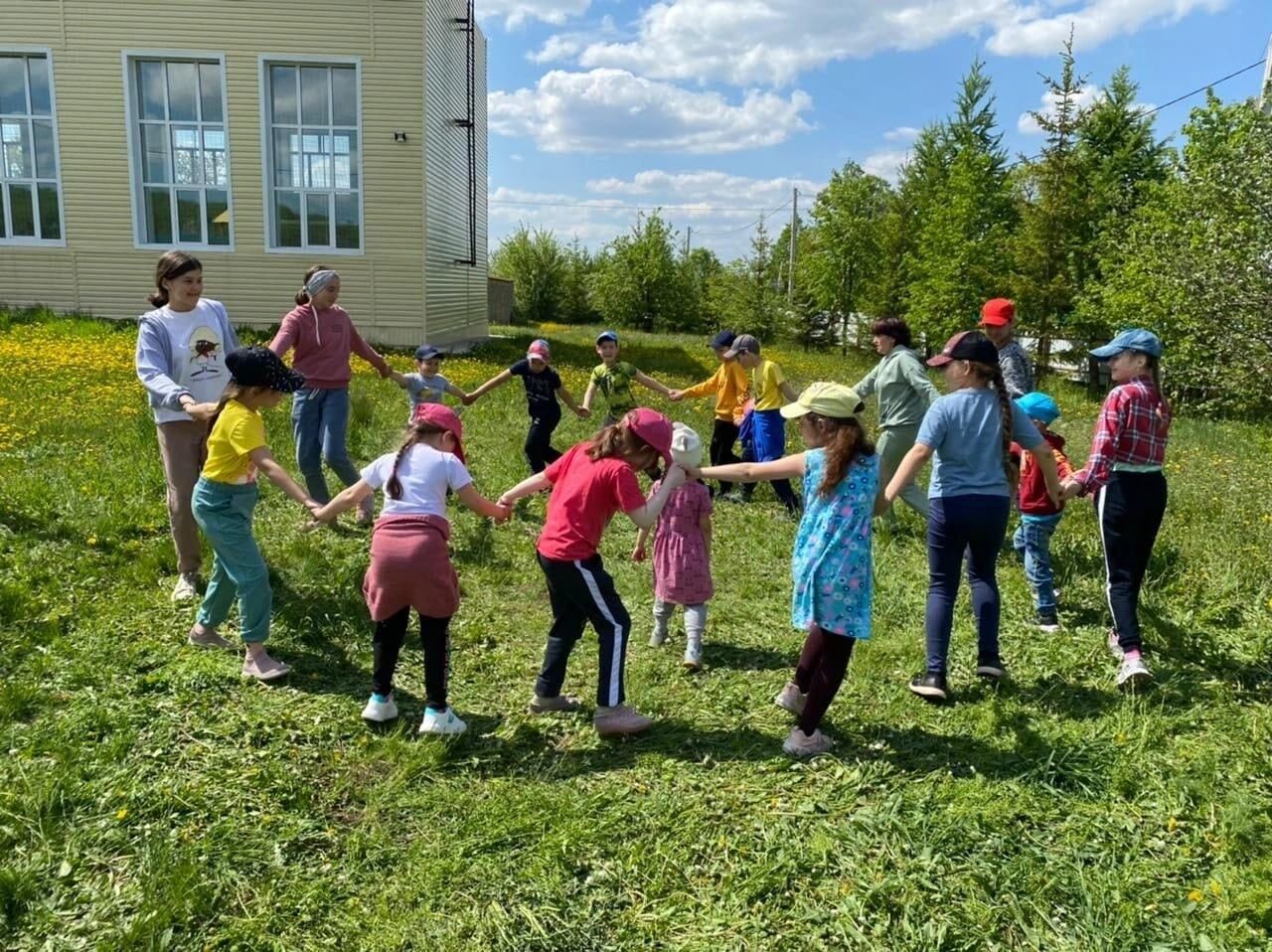 Район укучылары лагерьларда ял итәләр